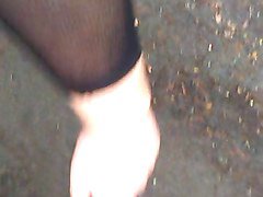 spacer po lesie w kozaczkach, bluzeczce i bodystockings