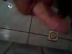 pauzudo batendo punheta no banho 34