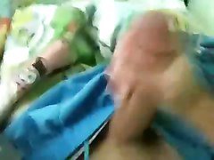 Me jacking off (my first vid)