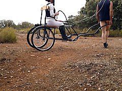 paseando en el carrito.
