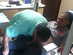 chupando verga en el consultorio