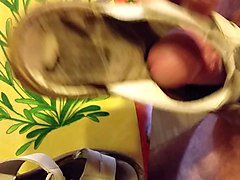 die flipflop meiner nachbarin besamt