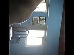 intendente de limpio dandole a la secretaria
