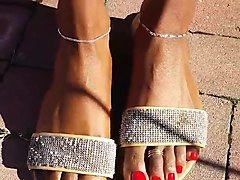 red toenails
