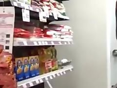 chica se masturba en el oxxo