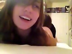 nenita en la cama