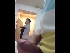 Мастурбация Дрочит На Публике 