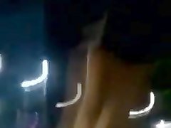 pelada na rua e se exibindo