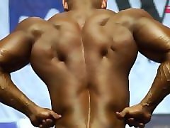 muscle bull flexing