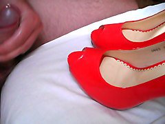 big cum dans les peeptoes de mon ex