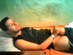 eu renovato lucas batendo punheita encima da cama  e gozando