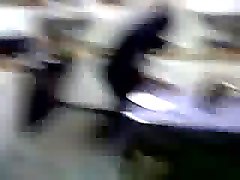 bebeu todas e mijou na cozinha do amigo