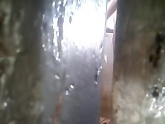 flagrou  irmao batendo punheta no banho 