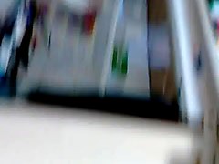bajo falda en el oxxo